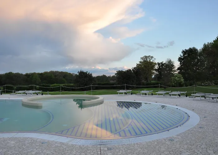 Relais Bella Rosina Pool & Spa